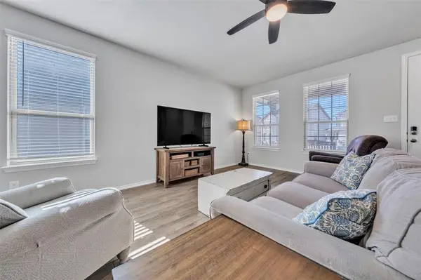 2933 Dixondale Drive, Fort Worth, TX 76108