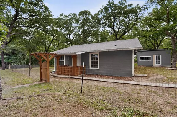 5011 Briar Patch Lane, Burleson, TX 76028