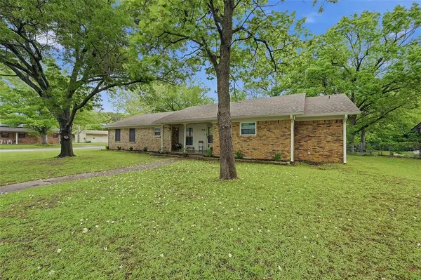 1914 Laurel Road, Gainesville, TX 76240
