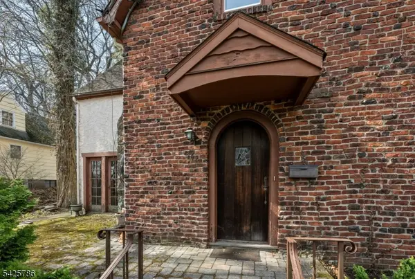 342 Hillcrest Rd, Ridgewood Village, NJ 07450