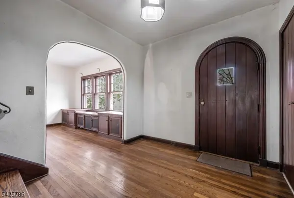 342 Hillcrest Rd, Ridgewood Village, NJ 07450