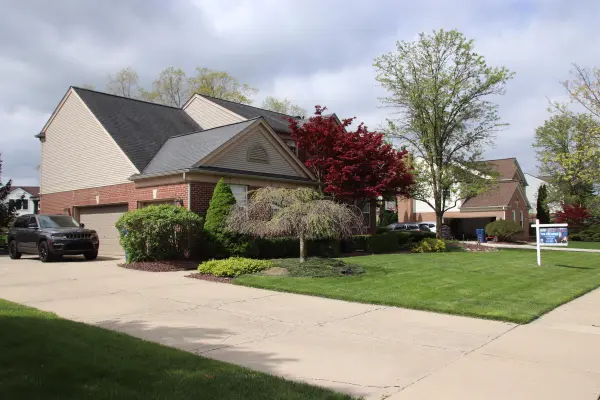 48871 Manhattan CIR, Cantonchartertownship_wayne, MI 48188