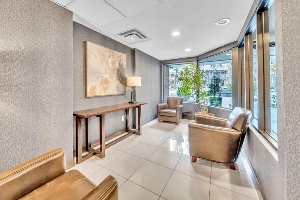 19 Dundonald ST #204, Toronto C08, ON M4Y 1K3