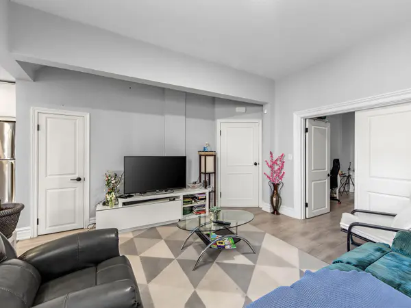 141 Palmerston AVE, Toronto C01, ON M6J 2J2