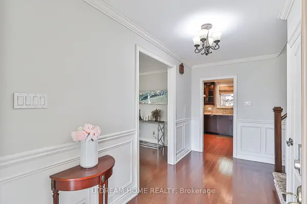 31 Shawfield CRES, Toronto C13, ON M3A 1R9