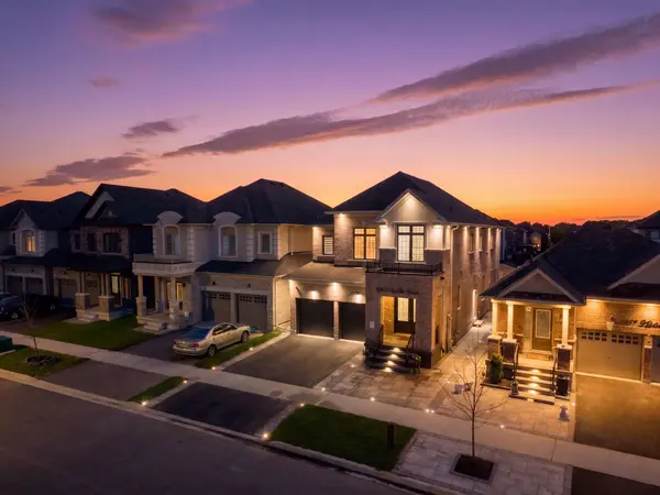 1289 Apollo ST, Oshawa, ON L1K 3E7