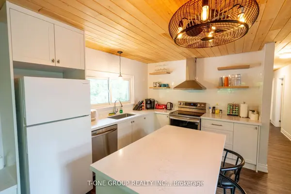 10 Riverside CT, Hastings Highlands, ON K0L 1C0