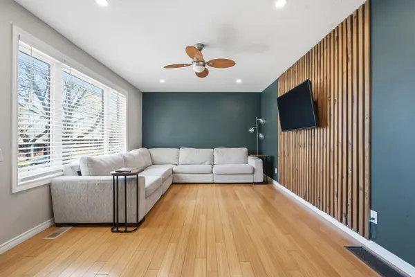 4 Howard ST, Norfolk, ON N3Y 2H5