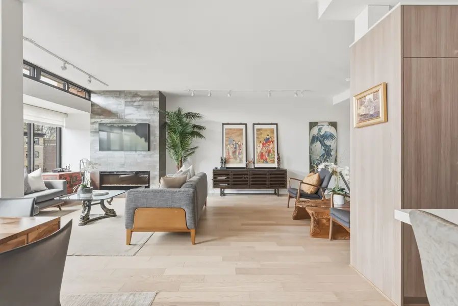 40 Oaklands AVE #318, Toronto C02, ON M4V 2Z3