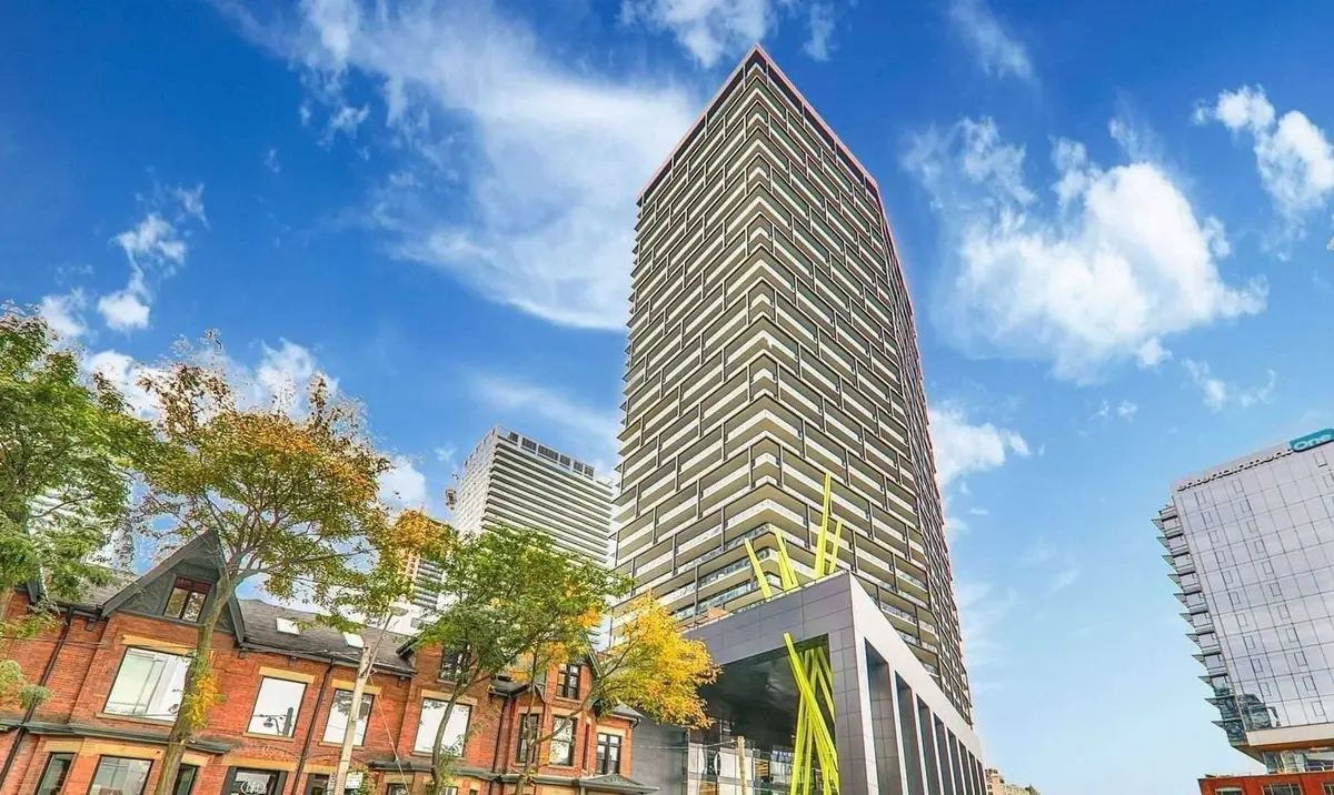 125 Peter ST #1008, Toronto C01, ON M5V 2G9