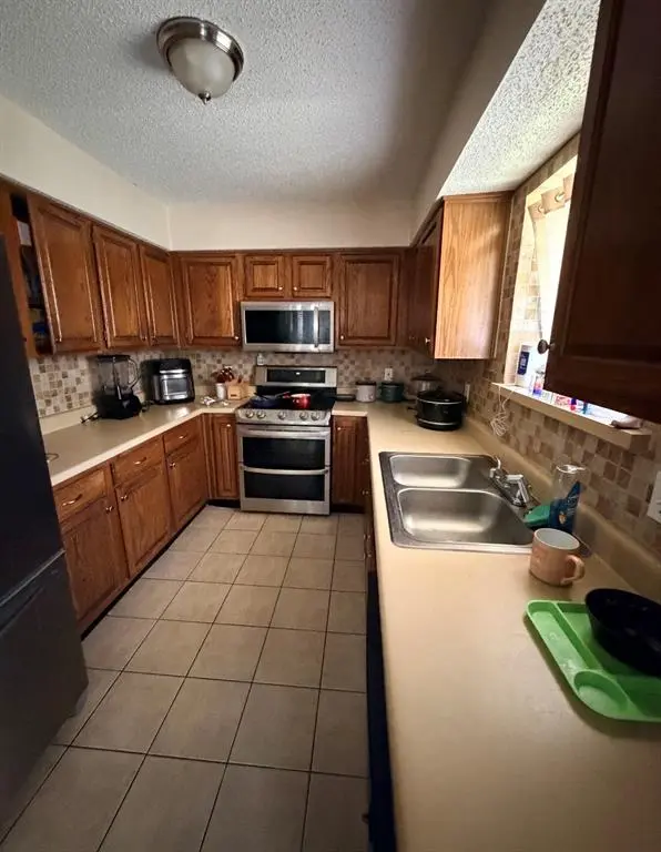 951 Brookside Drive, Cedar Hill, TX 75104