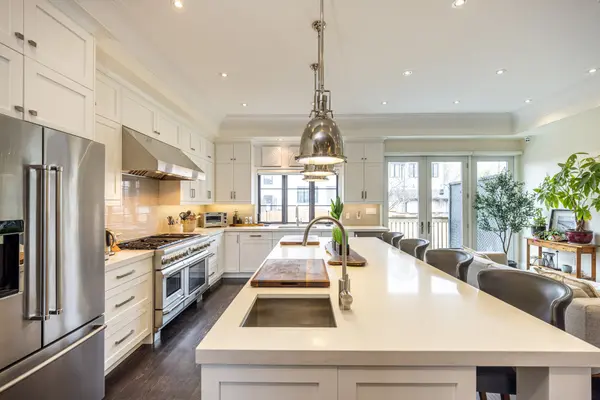 488 Arlington AVE, Toronto C03, ON M6C 3A2