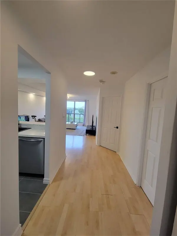 298 Jarvis ST #704, Toronto C08, ON M5B 2M4