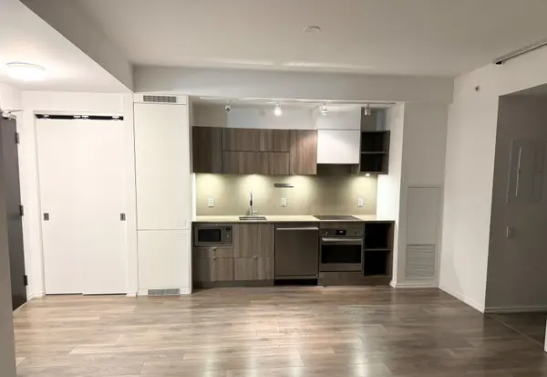 125 Peter ST #1008, Toronto C01, ON M5V 2G9