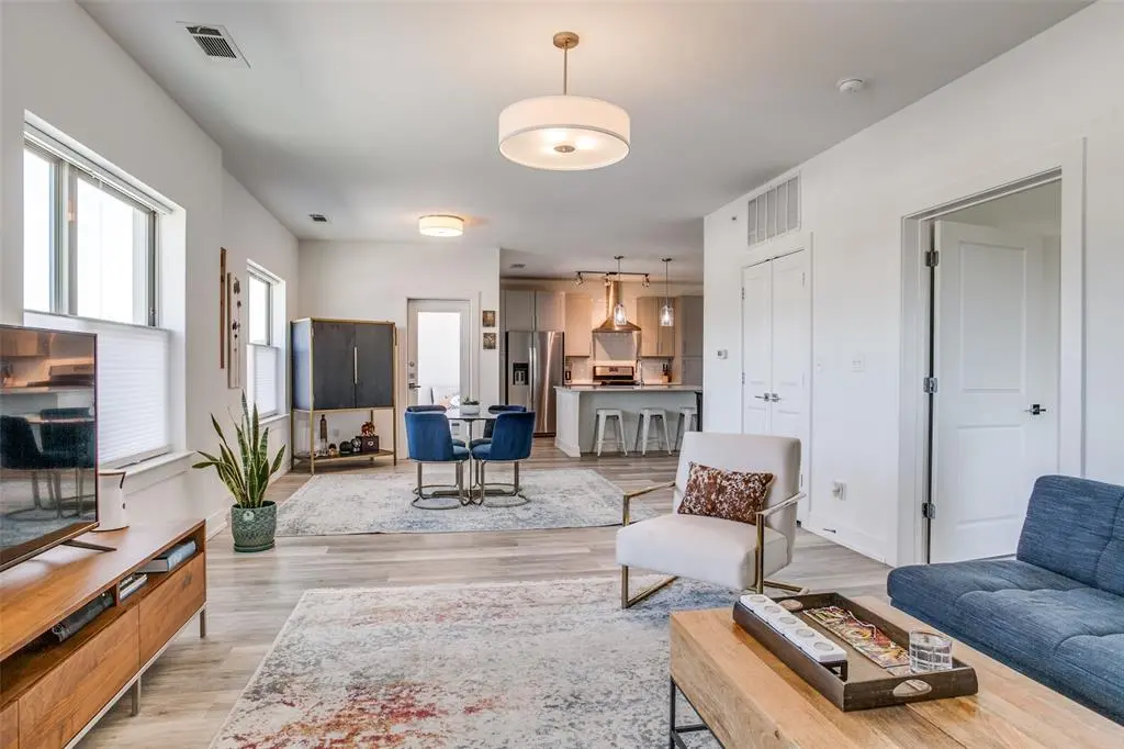 5710 Mccommas Boulevard #301, Dallas, TX 75206