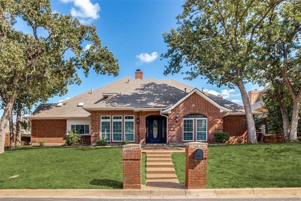 2103 Bay Club Drive, Arlington, TX 76013