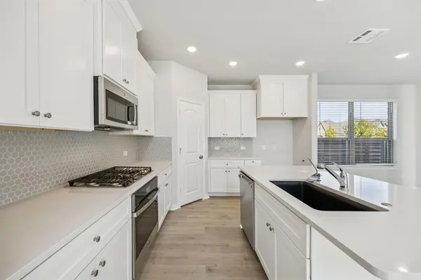 2101 Lone Oak Trail, Mesquite, TX 75181