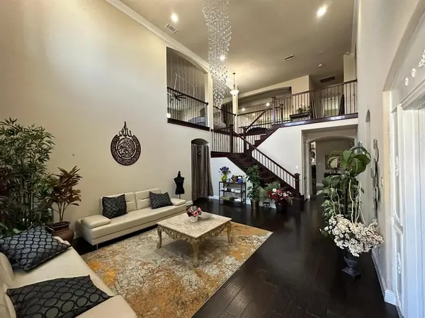 2404 Fountain Drive, Irving, TX 75063