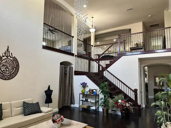 2404 Fountain Drive, Irving, TX 75063