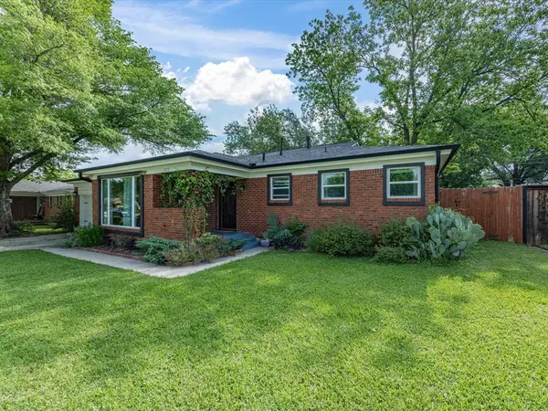 1217 Park Center Street, Benbrook, TX 76126