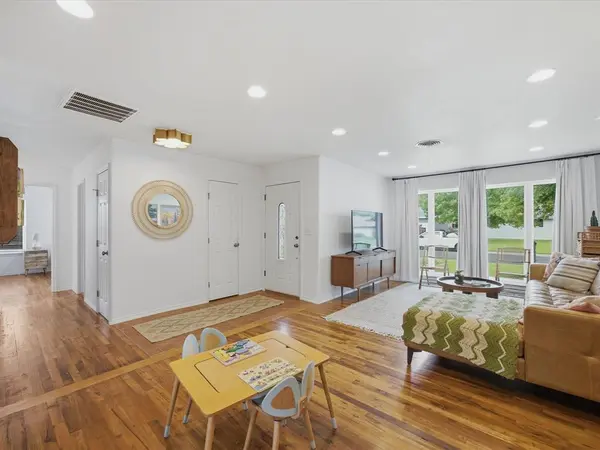 1217 Park Center Street, Benbrook, TX 76126