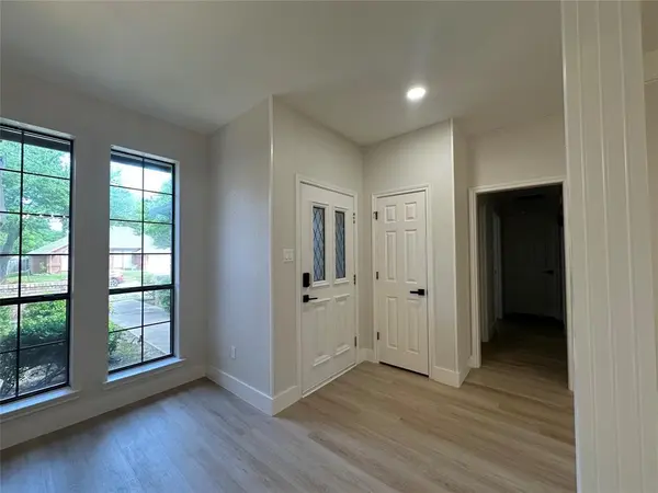 2109 S Winding Creek Drive, Grapevine, TX 76051