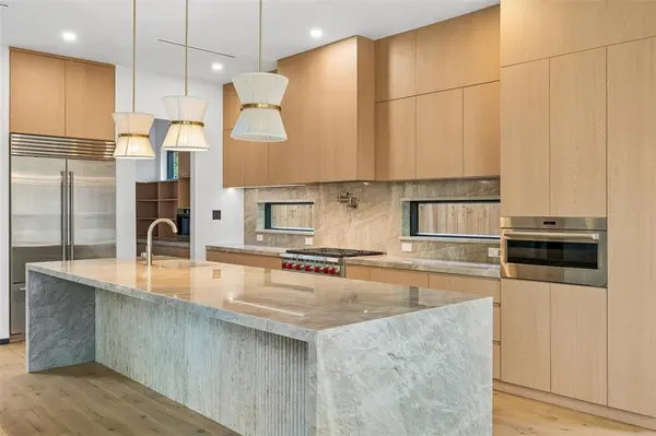 8915 San Benito Way, Dallas, TX 75218