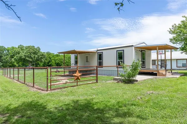 601 E Reynosa, De Leon, TX 76444