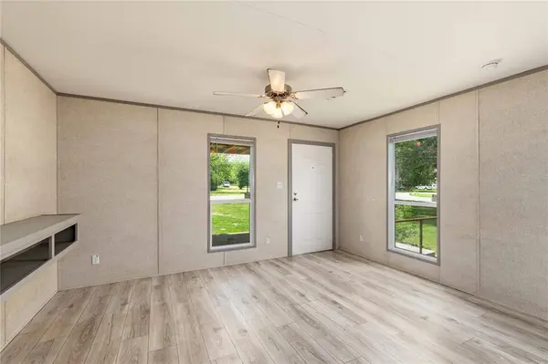 601 E Reynosa, De Leon, TX 76444