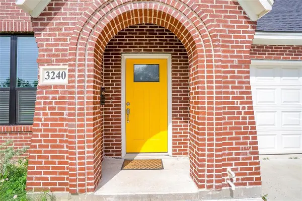 3240 Sandage Avenue, Fort Worth, TX 76109