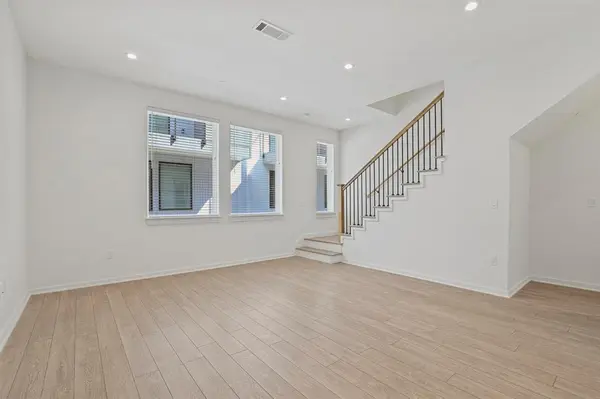 410 W 9th Street #104, Dallas, TX 75208