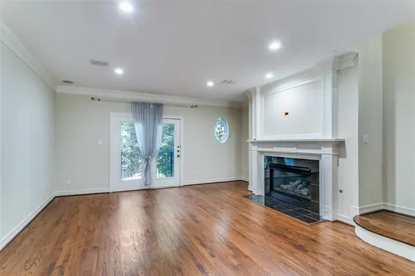 2502 Worthington Street, Dallas, TX 75204