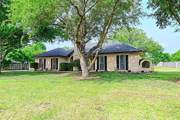 117 Lassetter Drive, Red Oak, TX 75154