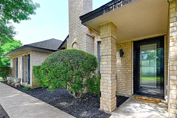 117 Lassetter Drive, Red Oak, TX 75154