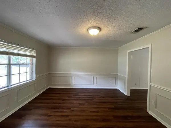 705 White Oak Lane, Arlington, TX 76012