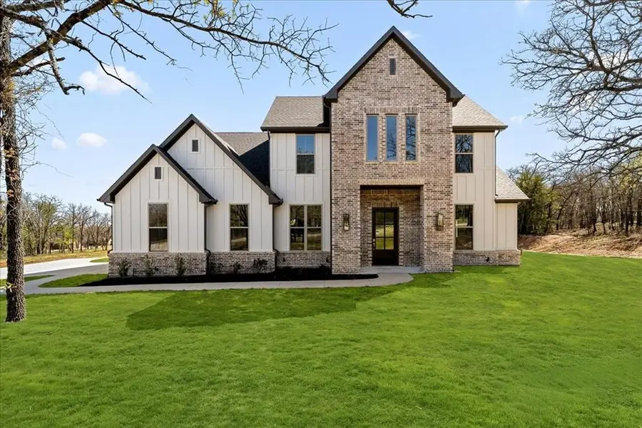 131 Spring Valley Road, Paradise, TX 76073