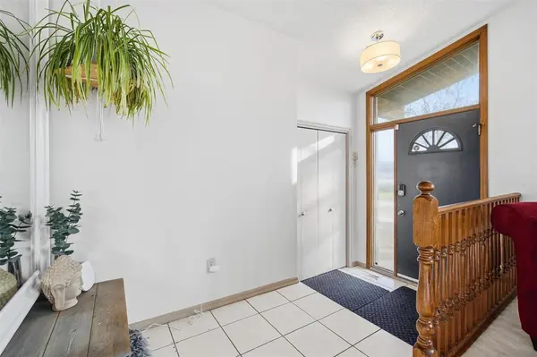 66 Baker Bay, Winnipeg, MB R2P 1M8