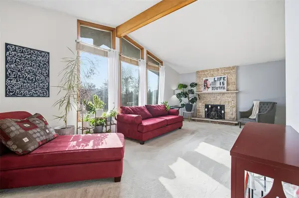 66 Baker Bay, Winnipeg, MB R2P 1M8