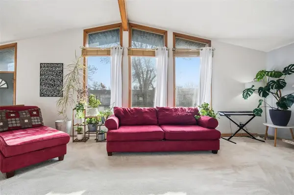 66 Baker Bay, Winnipeg, MB R2P 1M8