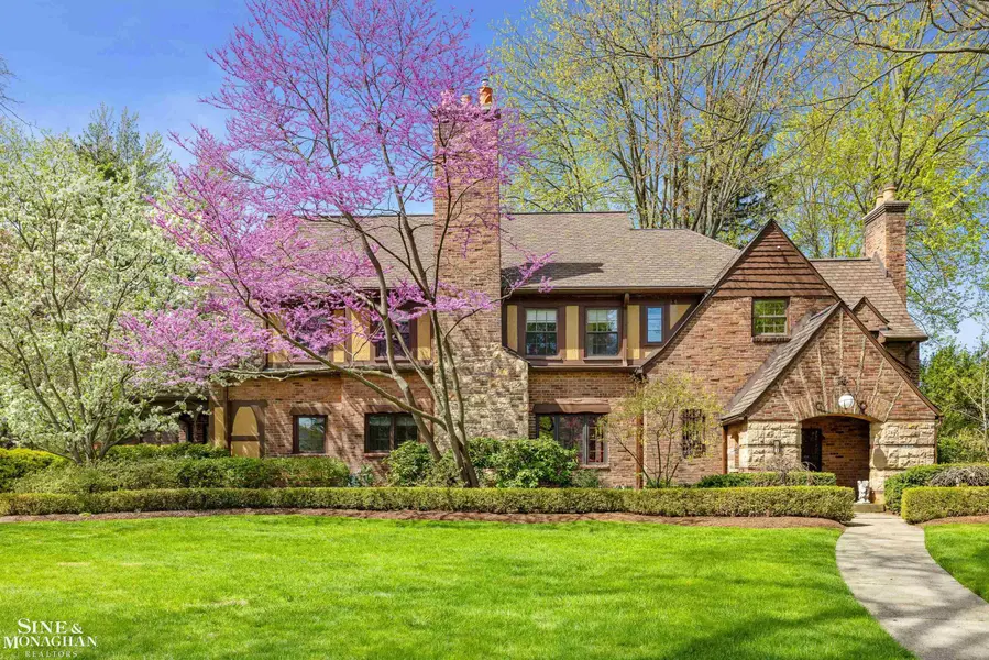 847 Whittier RD, Grossepointeparkcity_wayne, MI 48230