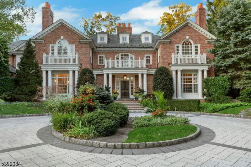 27 Hillside Ave, Millburn Twp., NJ 07078