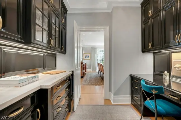 27 Hillside Ave, Millburn Twp., NJ 07078