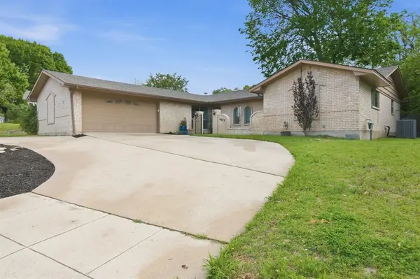 4225 Dawn Drive, Benbrook, TX 76116