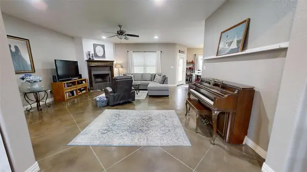 3904 Laramie Trail, Granbury, TX 76048