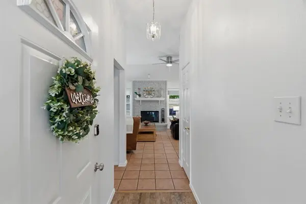 6825 Wooddale Drive, Watauga, TX 76148