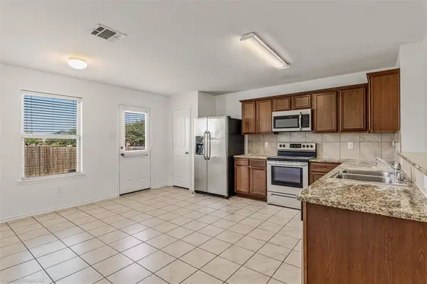 2000 Grimes Drive, Forney, TX 75126