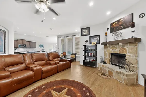 1522 Grassy Meadows Drive, Burleson, TX 76058