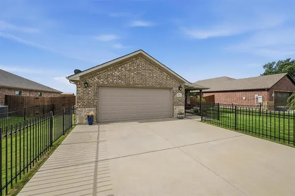 502 Pathfinder Street, Collinsville, TX 76233