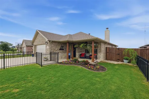 502 Pathfinder Street, Collinsville, TX 76233