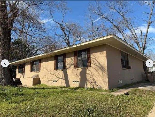 310 W Pine Street, Frankston, TX 75763